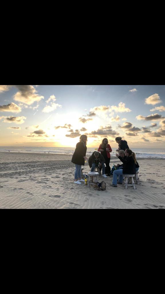 Teamcoaching aan de gang op het strand